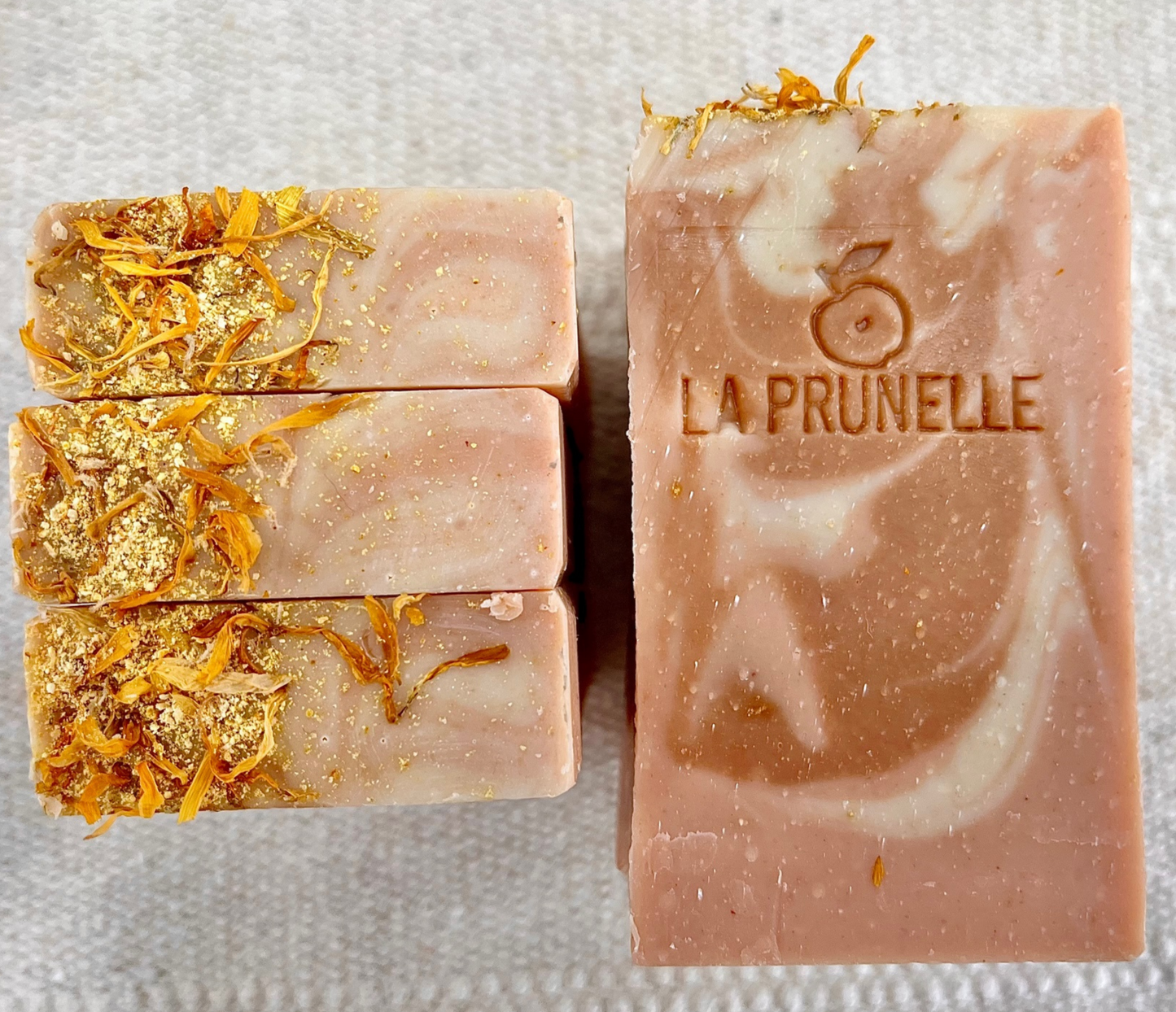 GRAPEFRUIT & VANILLA ARTISAN SOAP BAR