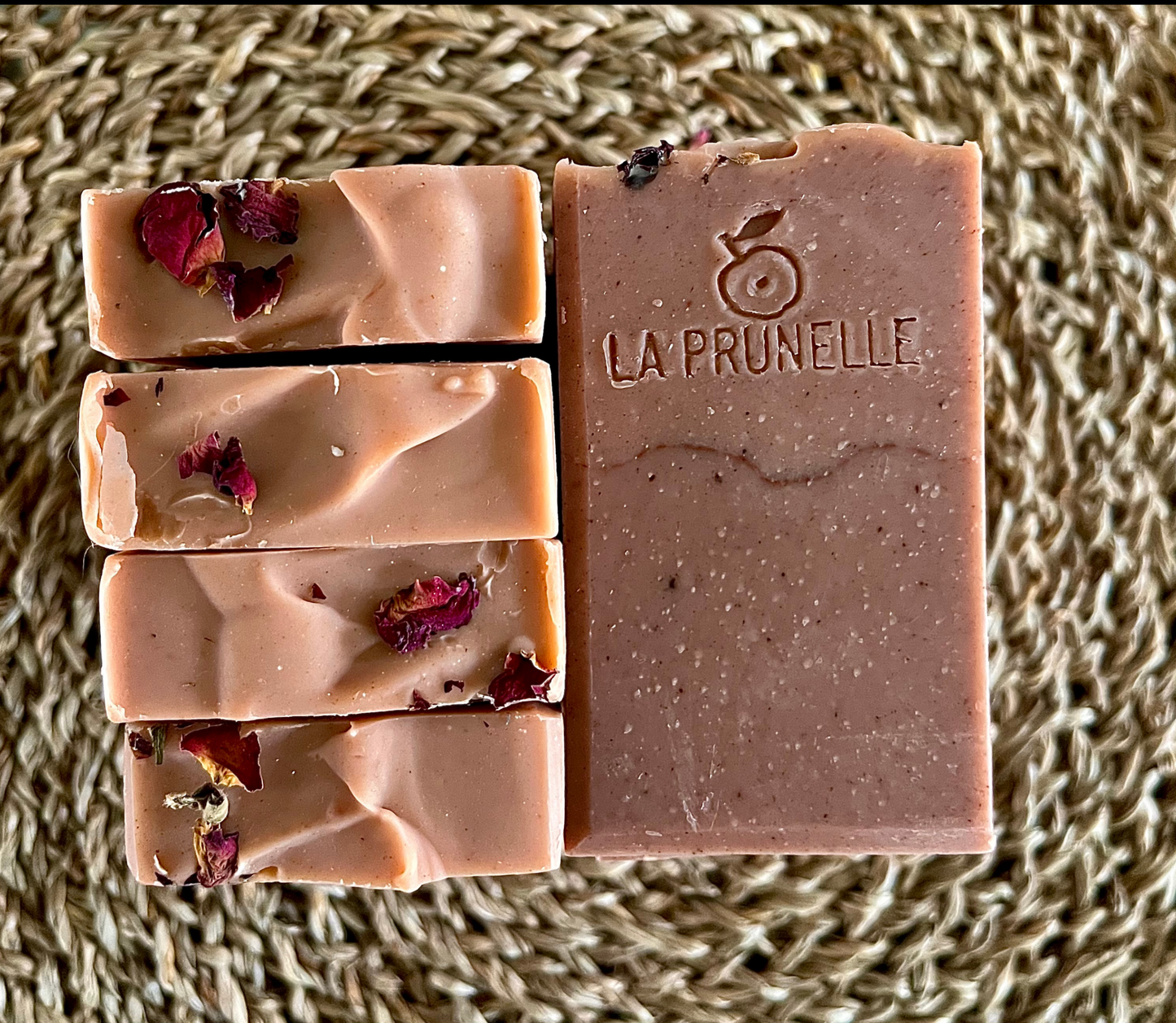 SAVON ARTISAN À LA ROSE ET AU GÉRANIUM