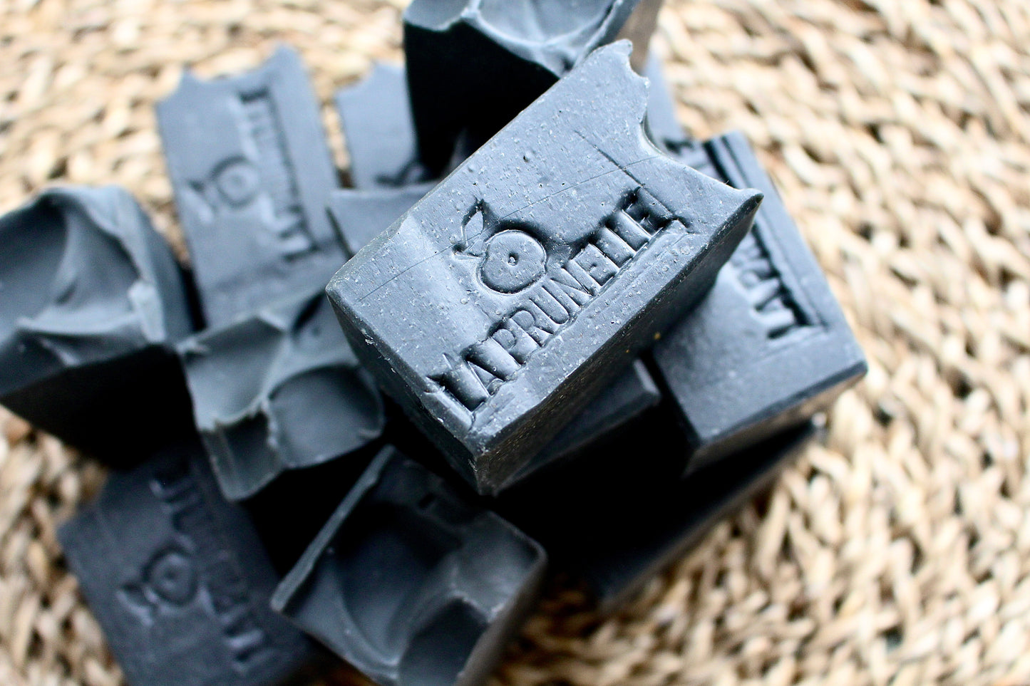 CHARCOAL FACIAL CLEANSING BAR